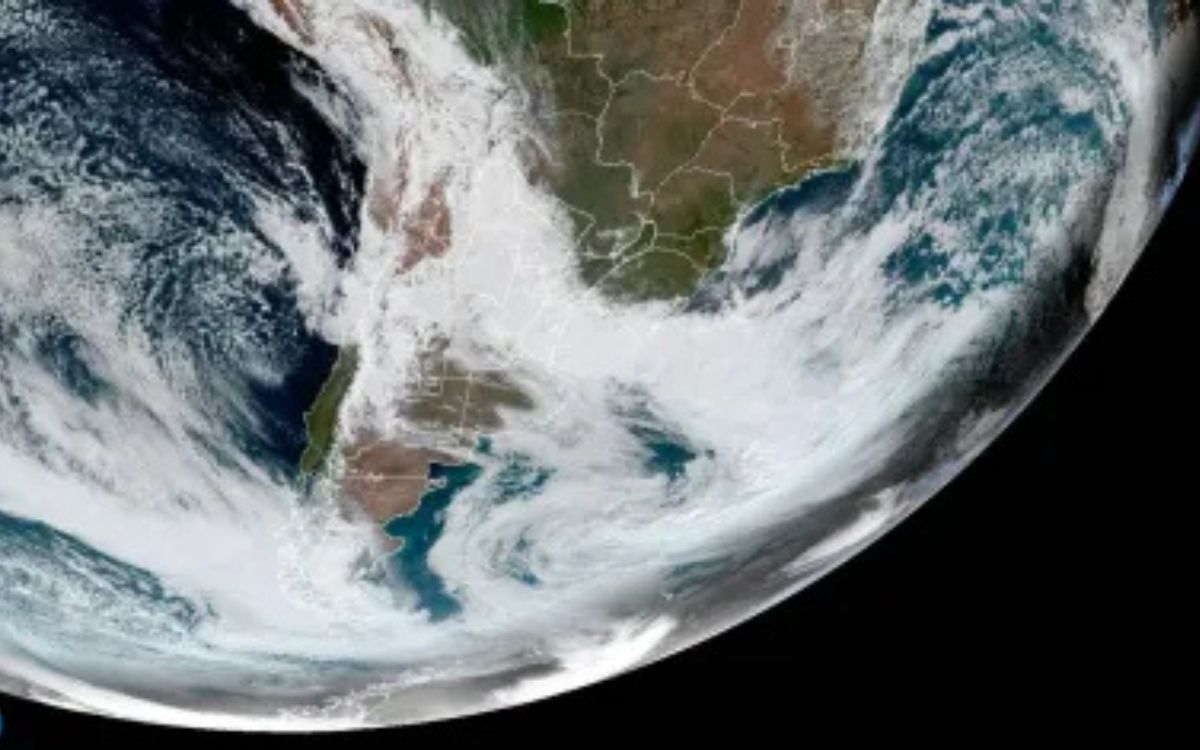 Ciclone extratropical na costa do Brasil coloca estados em alerta