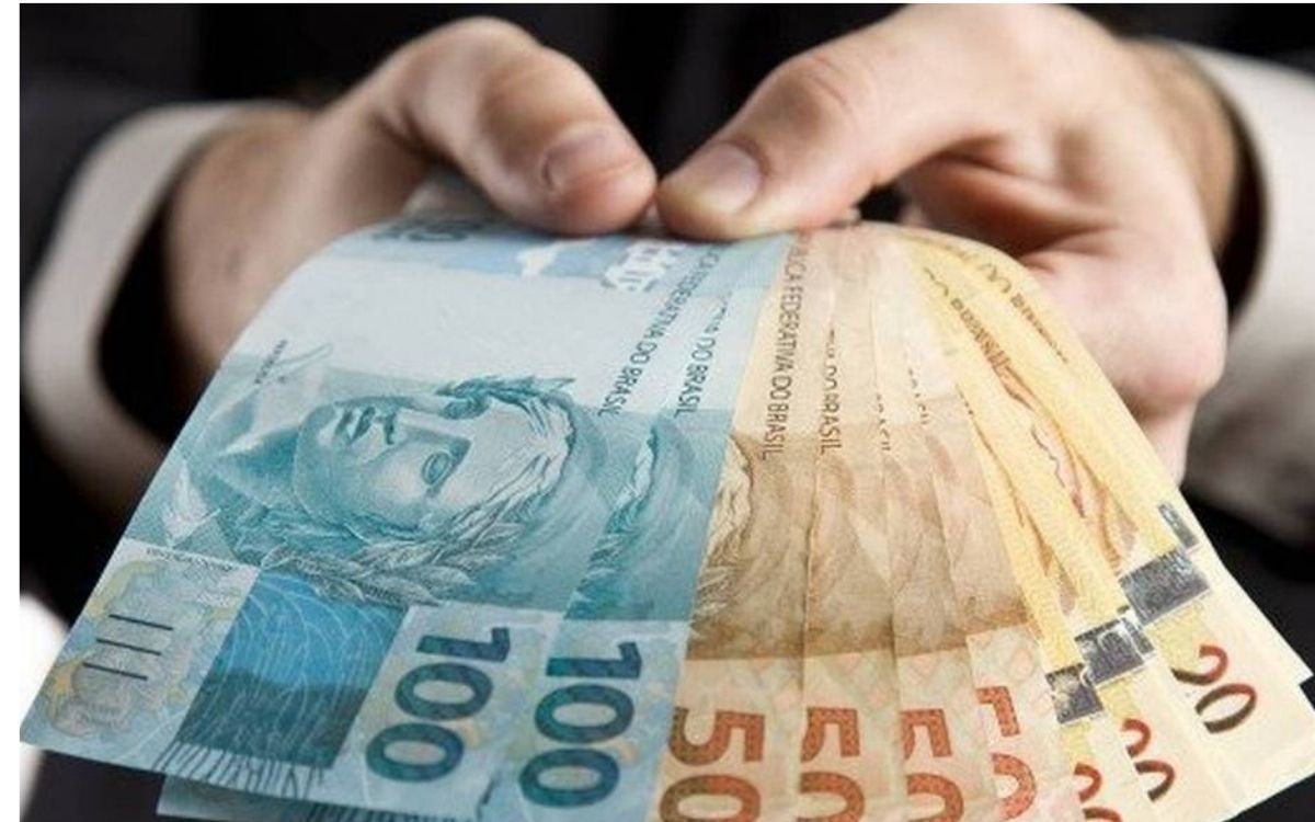 Salário mínimo deverá subir para R$ 1.741 em 2027