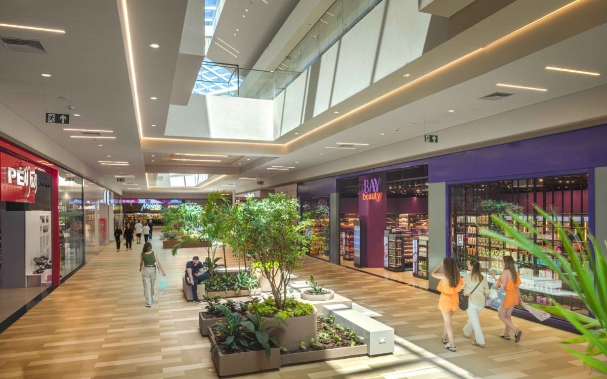 Shopping Plaza Campos Gerais promove roleta de brindes no Dia do Cliente