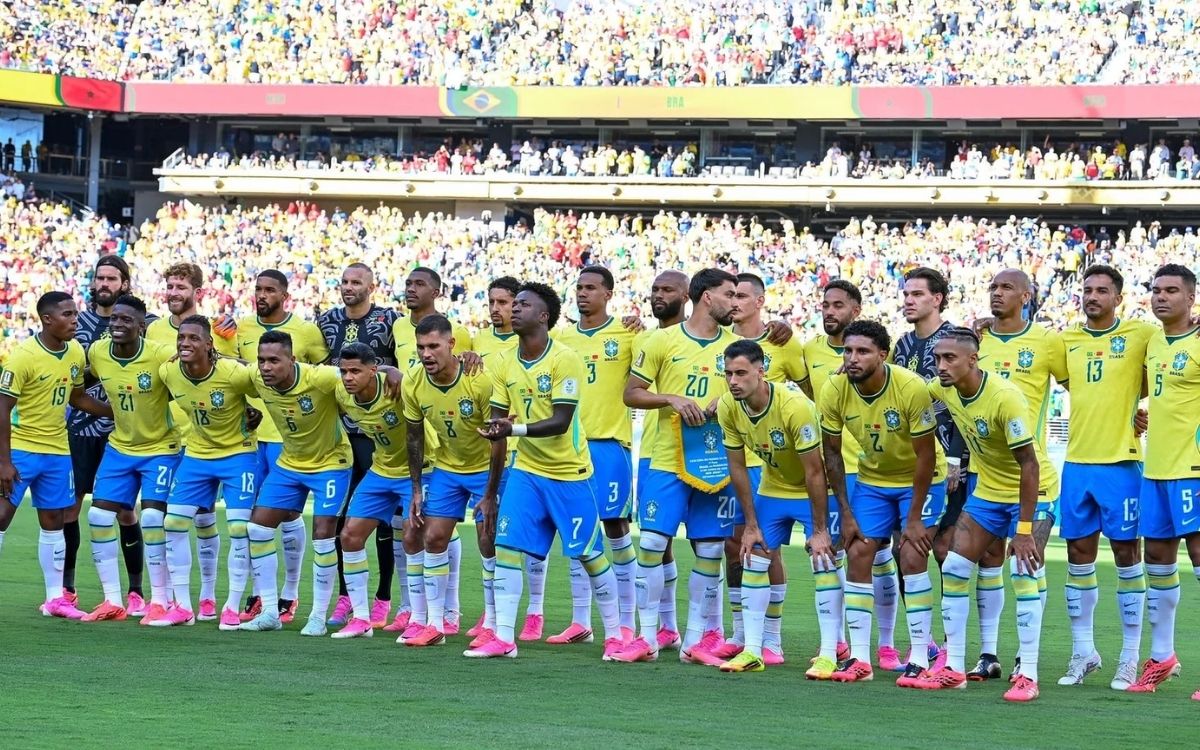 Seleção Brasileira enfrenta os indianos neste sábado (3), em Calcutá, em partida que marca o primeiro duelo entre as equipes principais