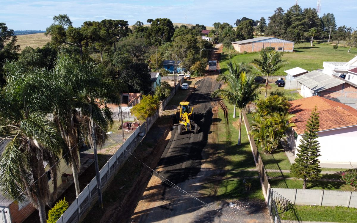 Obras de caminhos do agro, no Pinheirinho